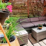 2 Bedroom Stunning In *