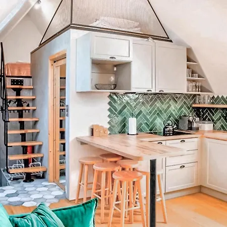 2 Bedroom Stunning In *